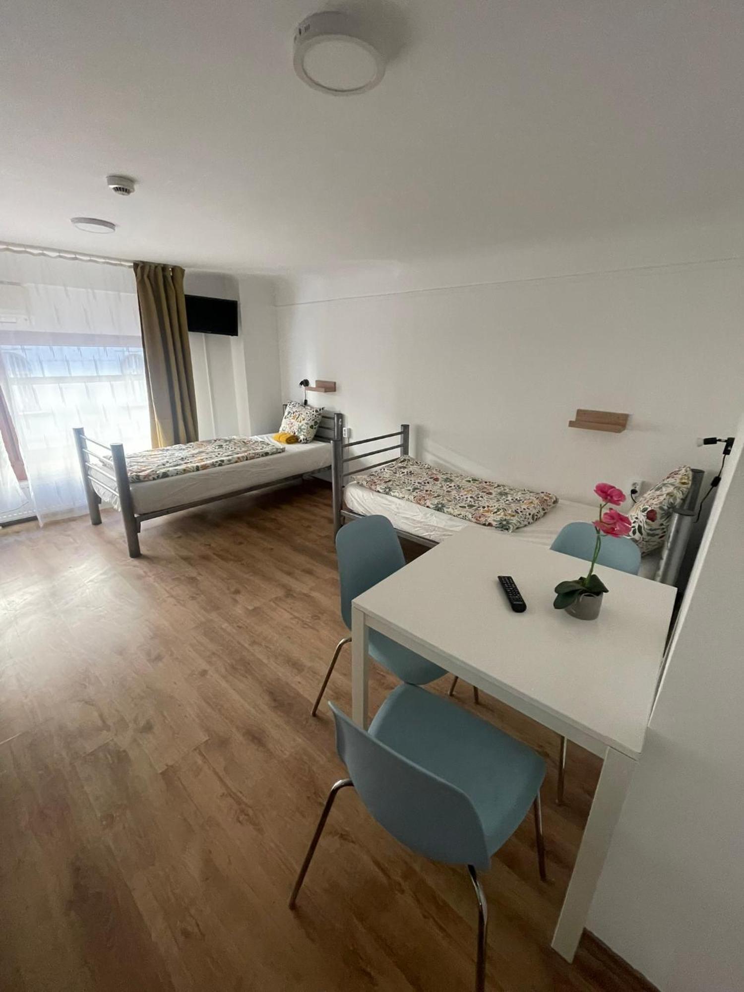 Center Hostel And Guest House بودابست المظهر الخارجي الصورة